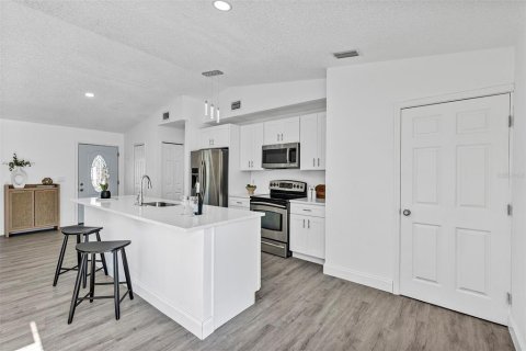 House in Palm Bay, Florida 3 bedrooms, 110.37 sq.m. № 1893736 - photo 12