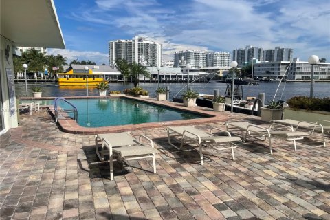 Casa en alquiler en Fort Lauderdale, Florida, 40.88 m2 № 2063023 - foto 17