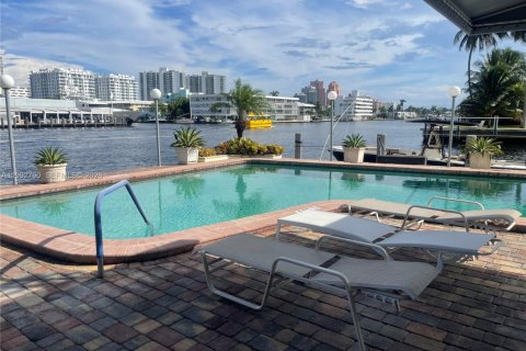 Casa en alquiler en Fort Lauderdale, Florida, 40.88 m2 № 2063023 - foto 16