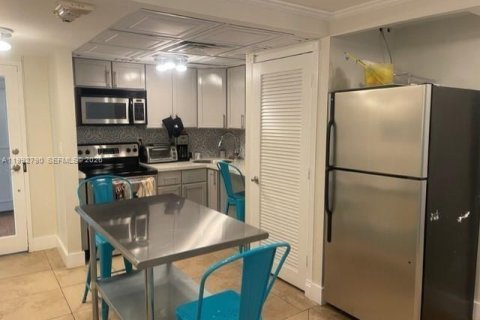 Casa en alquiler en Fort Lauderdale, Florida, 40.88 m2 № 2063023 - foto 14
