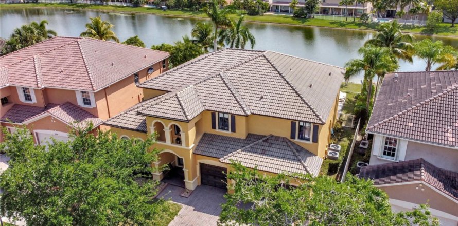 House in Weston, Florida 5 bedrooms, 395.58 sq.m. № 956739