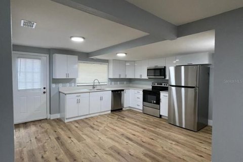 Casa en venta en Orlando, Florida, 4 dormitorios, 155.8 m2 № 1904397 - foto 6