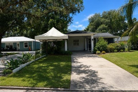 Villa ou maison à vendre à Tampa, Floride: 2 chambres, 98.48 m2 № 2316458 - photo 2