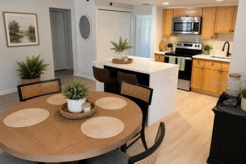 Villa ou maison à vendre à Tampa, Floride: 2 chambres, 98.48 m2 № 2316458 - photo 11