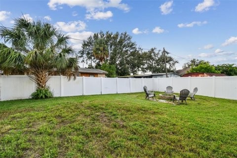House in Tampa, Florida 4 bedrooms, 146.41 sq.m. № 2206066 - photo 3