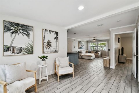 House in Tampa, Florida 4 bedrooms, 146.41 sq.m. № 2206066 - photo 20