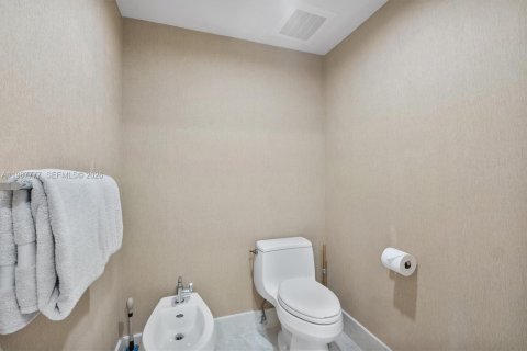 Condominio en venta en Sunny Isles Beach, Florida, 2 dormitorios, 137.4 m2 № 2049000 - foto 16