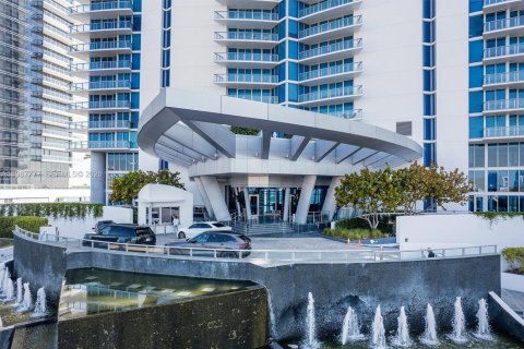 Condominio en venta en Sunny Isles Beach, Florida, 2 dormitorios, 137.4 m2 № 2049000 - foto 30