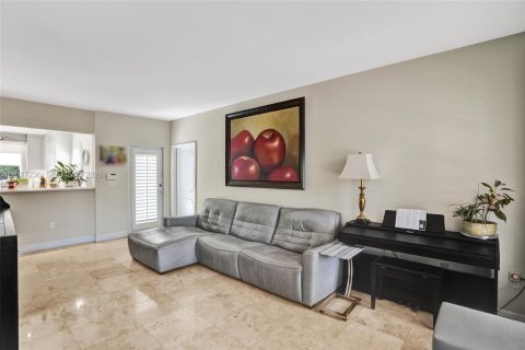 Villa ou maison à louer à Coral Gables, Floride: 5 chambres, 346.9 m2 № 2257640 - photo 22