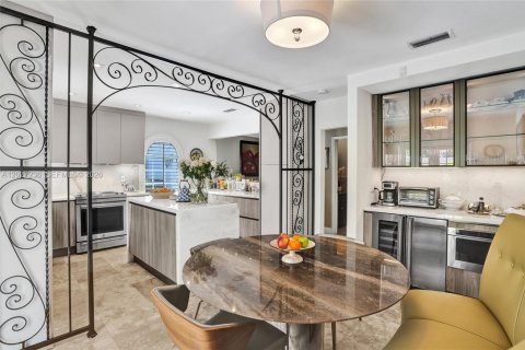 Villa ou maison à louer à Coral Gables, Floride: 5 chambres, 346.9 m2 № 2257640 - photo 11