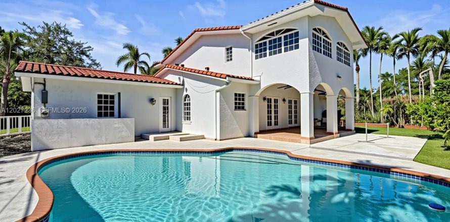 Villa ou maison à Coral Gables, Floride 5 chambres, 346.9 m2 № 2257640