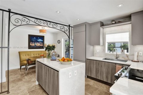 Villa ou maison à louer à Coral Gables, Floride: 5 chambres, 346.9 m2 № 2257640 - photo 15