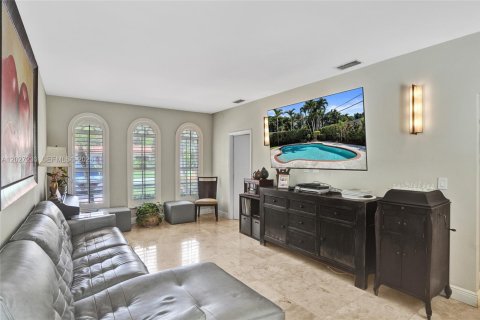 Villa ou maison à louer à Coral Gables, Floride: 5 chambres, 346.9 m2 № 2257640 - photo 24