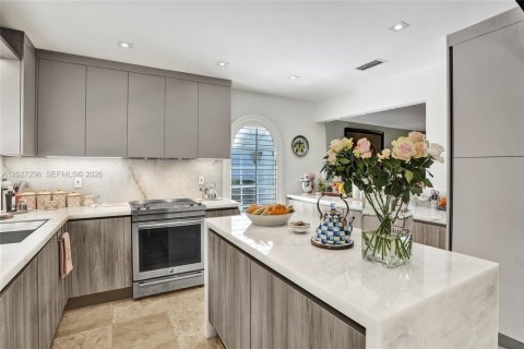 Villa ou maison à louer à Coral Gables, Floride: 5 chambres, 346.9 m2 № 2257640 - photo 12