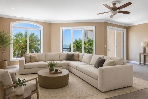 Townhouse in Saint Petersburg, Florida 4 bedrooms, 353.96 sq.m. № 2210821 - photo 10
