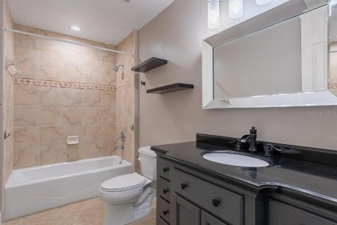 Townhouse in Saint Petersburg, Florida 4 bedrooms, 353.96 sq.m. № 2210821 - photo 7