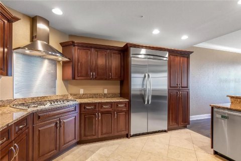 Townhouse in Saint Petersburg, Florida 4 bedrooms, 353.96 sq.m. № 2210821 - photo 6