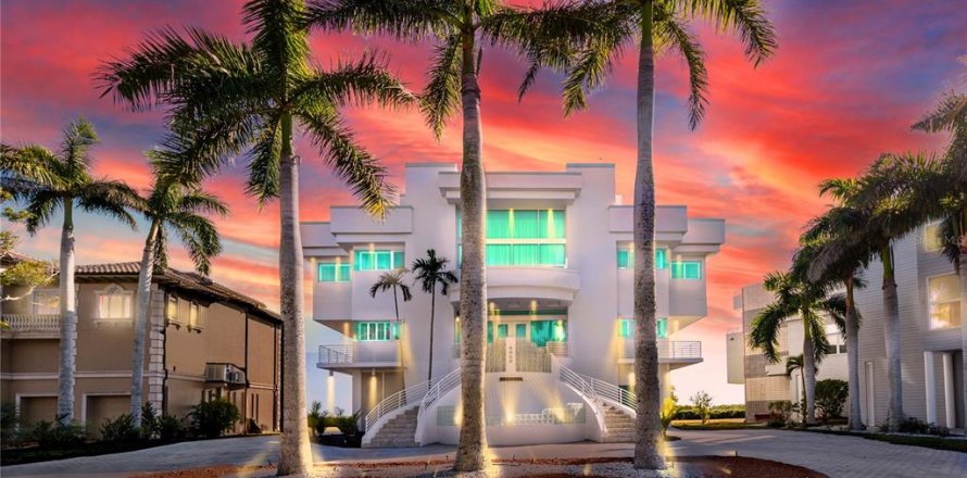 Villa ou maison à Bradenton, Floride 4 chambres, 685.43 m2 № 2148486