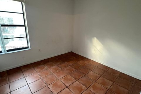 Copropriété à louer à Miami, Floride: 2 chambres, 78.69 m2 № 1896996 - photo 10