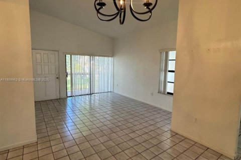Condo in Miami, Florida, 2 bedrooms  № 1896996 - photo 5