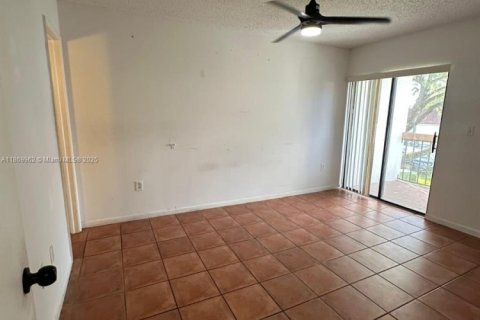 Condo in Miami, Florida, 2 bedrooms  № 1896996 - photo 8