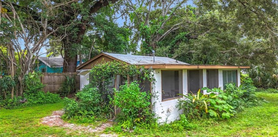 House in Saint Petersburg, Florida 2 bedrooms, 59.74 sq.m. № 1912604
