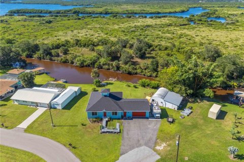 Villa ou maison à Punta Gorda, Floride 3 chambres, 137.96 m2 № 2415317