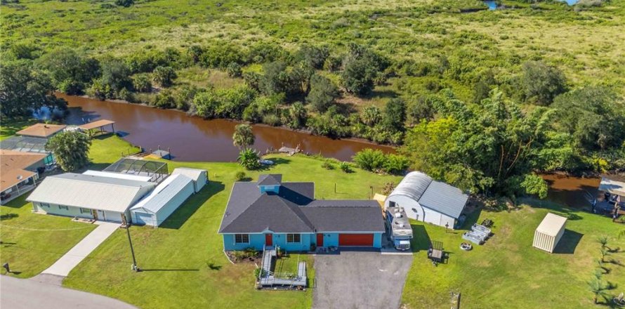 Villa ou maison à Punta Gorda, Floride 3 chambres, 137.96 m2 № 2415317