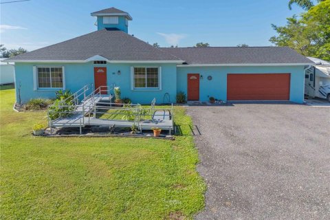 Villa ou maison à vendre à Punta Gorda, Floride: 3 chambres, 137.96 m2 № 2415317 - photo 2