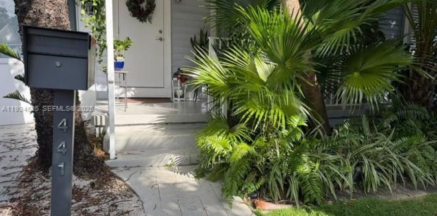 Дом в Майами, Флорида 2 спальни, 113.53м2 № 1992588