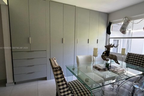 Снять в аренду виллу или дом в Майами, Флорида 2 спальни, 113.53м2, № 1992588 - фото 3