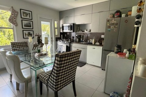 Снять в аренду виллу или дом в Майами, Флорида 2 спальни, 113.53м2, № 1992588 - фото 8