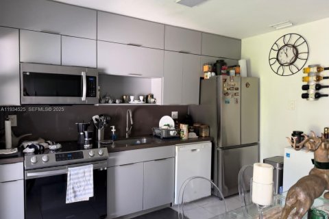 Снять в аренду виллу или дом в Майами, Флорида 2 спальни, 113.53м2, № 1992588 - фото 2