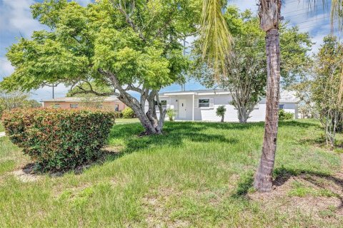 House in Lake Wales, Florida 4 bedrooms, 97.55 sq.m. № 1780649 - photo 3