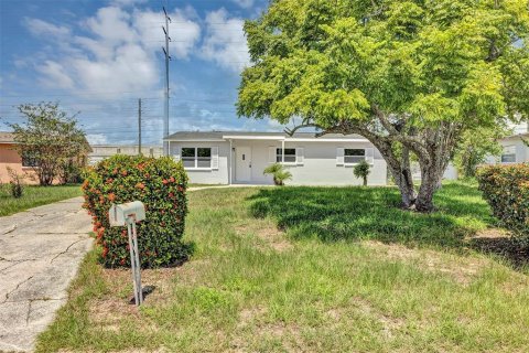 House in Lake Wales, Florida 4 bedrooms, 97.55 sq.m. № 1780649 - photo 2