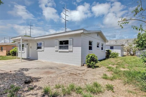 House in Lake Wales, Florida 4 bedrooms, 97.55 sq.m. № 1780649 - photo 6