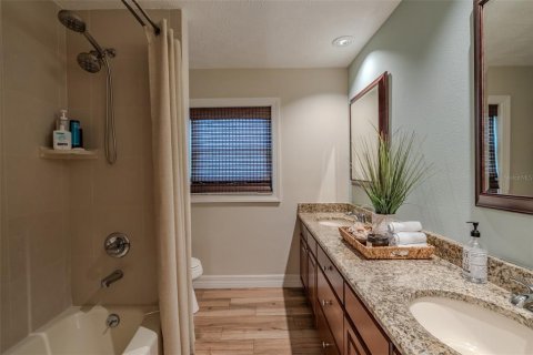 House in Apollo Beach, Florida 3 bedrooms, 194.91 sq.m. № 1677004 - photo 26
