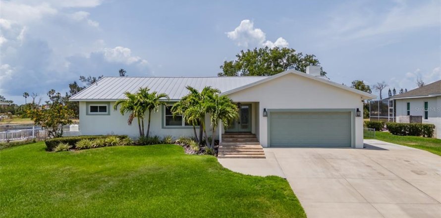 House in Apollo Beach, Florida 3 bedrooms, 194.91 sq.m. № 1677004