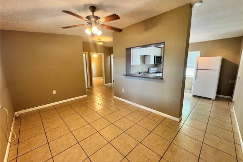 Villa ou maison à louer à Eustis, Floride: 2 chambres, 65.4 m2 № 2388804 - photo 3