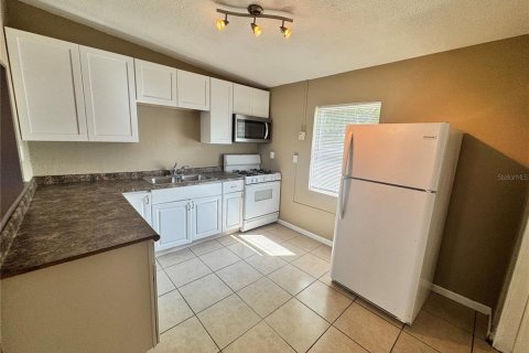 Villa ou maison à louer à Eustis, Floride: 2 chambres, 65.4 m2 № 2388804 - photo 4