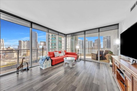 Condominio en Miami, Florida, 2 dormitorios  № 1999464