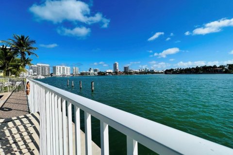 Снять в аренду квартиру в Майами-Бич, Флорида 1 спальня, 74.32м2, № 1956394 - фото 21