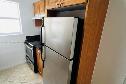 Снять в аренду квартиру в Майами-Бич, Флорида 1 спальня, 74.32м2, № 1956394 - фото 8