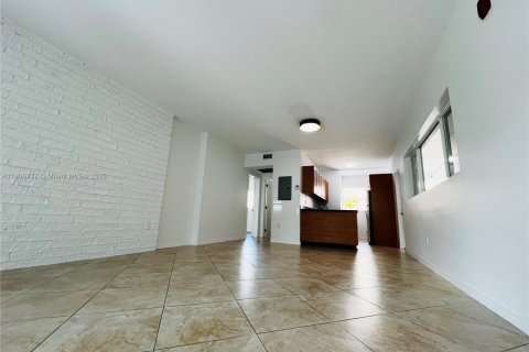 Снять в аренду квартиру в Майами-Бич, Флорида 1 спальня, 74.32м2, № 1956394 - фото 10