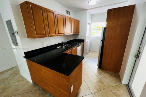 Снять в аренду квартиру в Майами-Бич, Флорида 1 спальня, 74.32м2, № 1956394 - фото 5