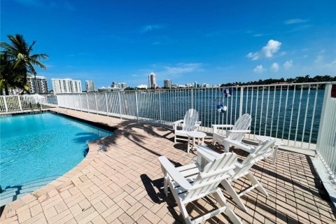 Снять в аренду квартиру в Майами-Бич, Флорида 1 спальня, 74.32м2, № 1956394 - фото 19