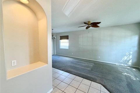 House in Orlando, Florida 4 bedrooms, 185.06 sq.m. № 2394094 - photo 2