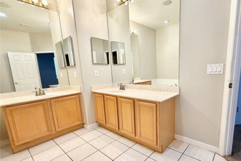 House in Orlando, Florida 4 bedrooms, 185.06 sq.m. № 2394094 - photo 11