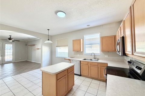 House in Orlando, Florida 4 bedrooms, 185.06 sq.m. № 2394094 - photo 6