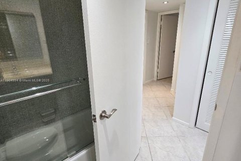 Купить кондоминиум в Авентура, Флорида 2 спальни, 149.11м2, № 2039877 - фото 16